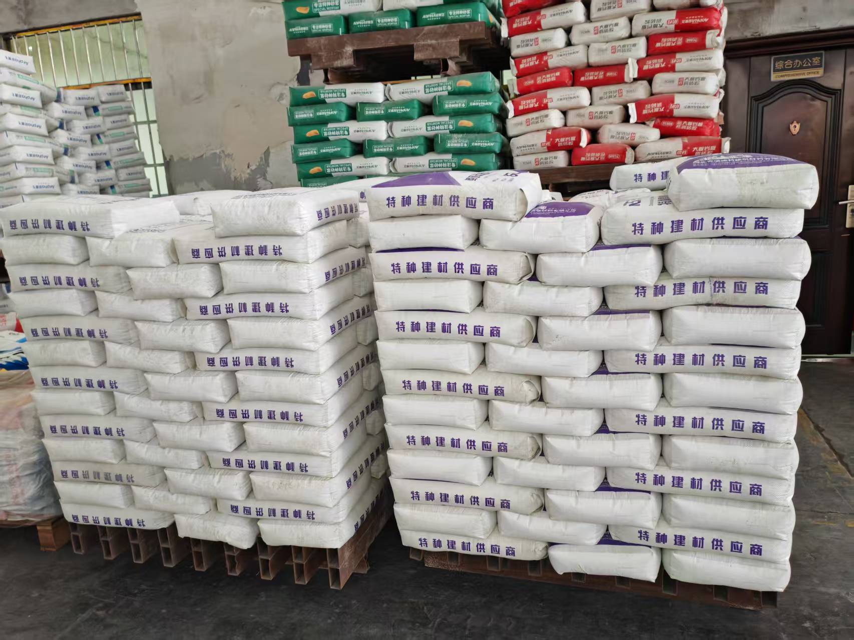 通辽拱顶带模注浆料