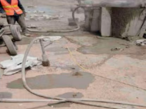 通辽水泥混凝土路面板底注浆技术 路面脱空注浆整治方案