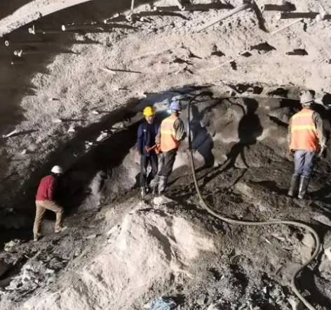 通辽拱顶带模注浆料的施工流程及注意事项